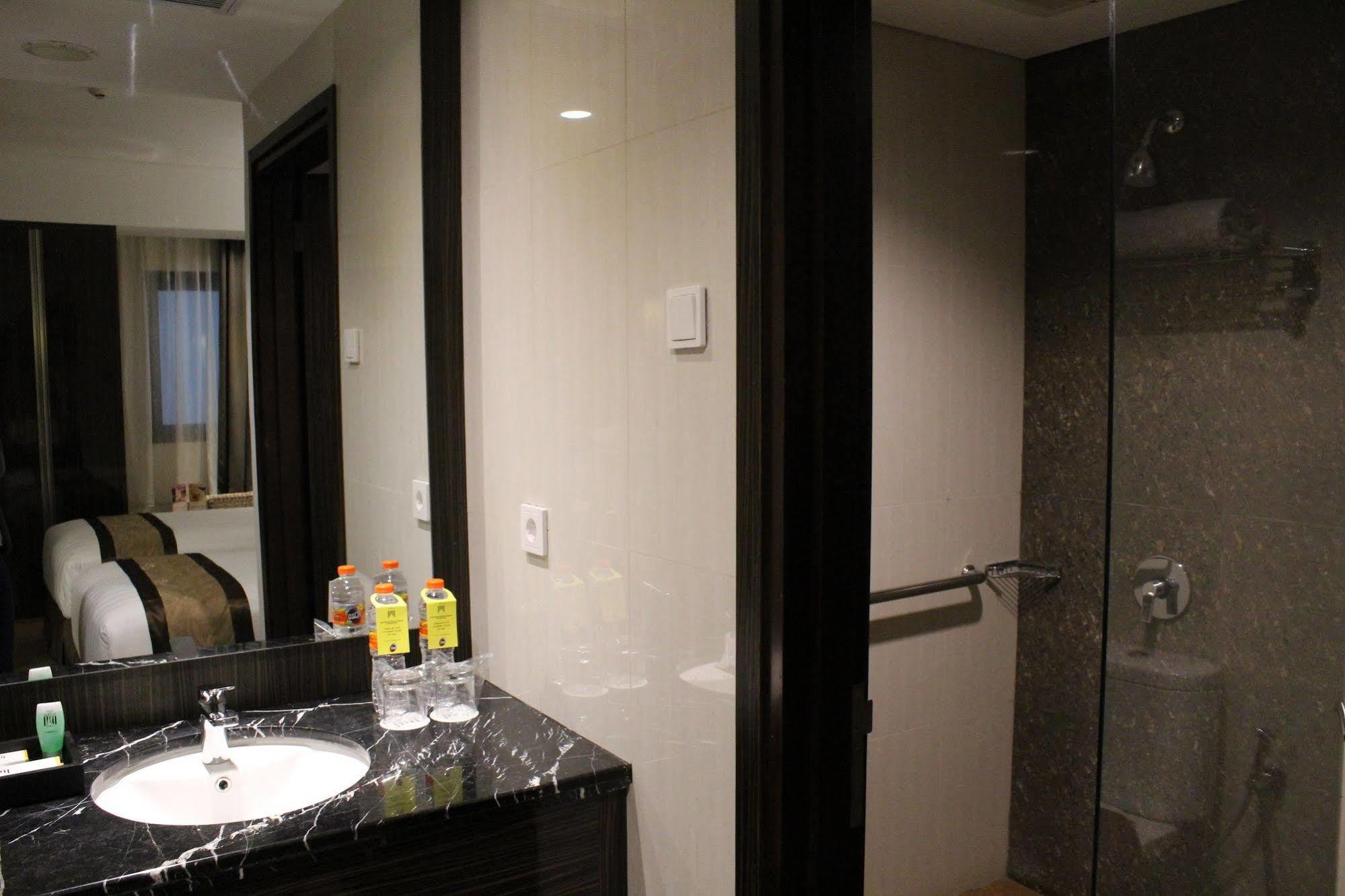 The Atrium Hotel & Resort Yogyakarta Melati Zewnętrze zdjęcie
