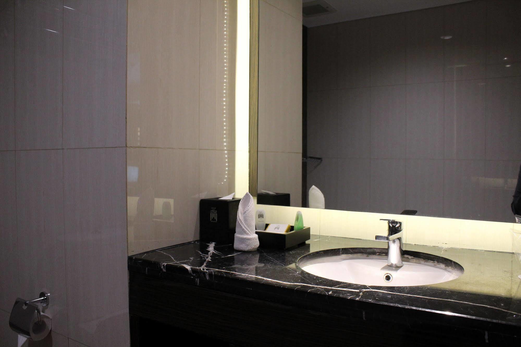 The Atrium Hotel & Resort Yogyakarta Melati Zewnętrze zdjęcie