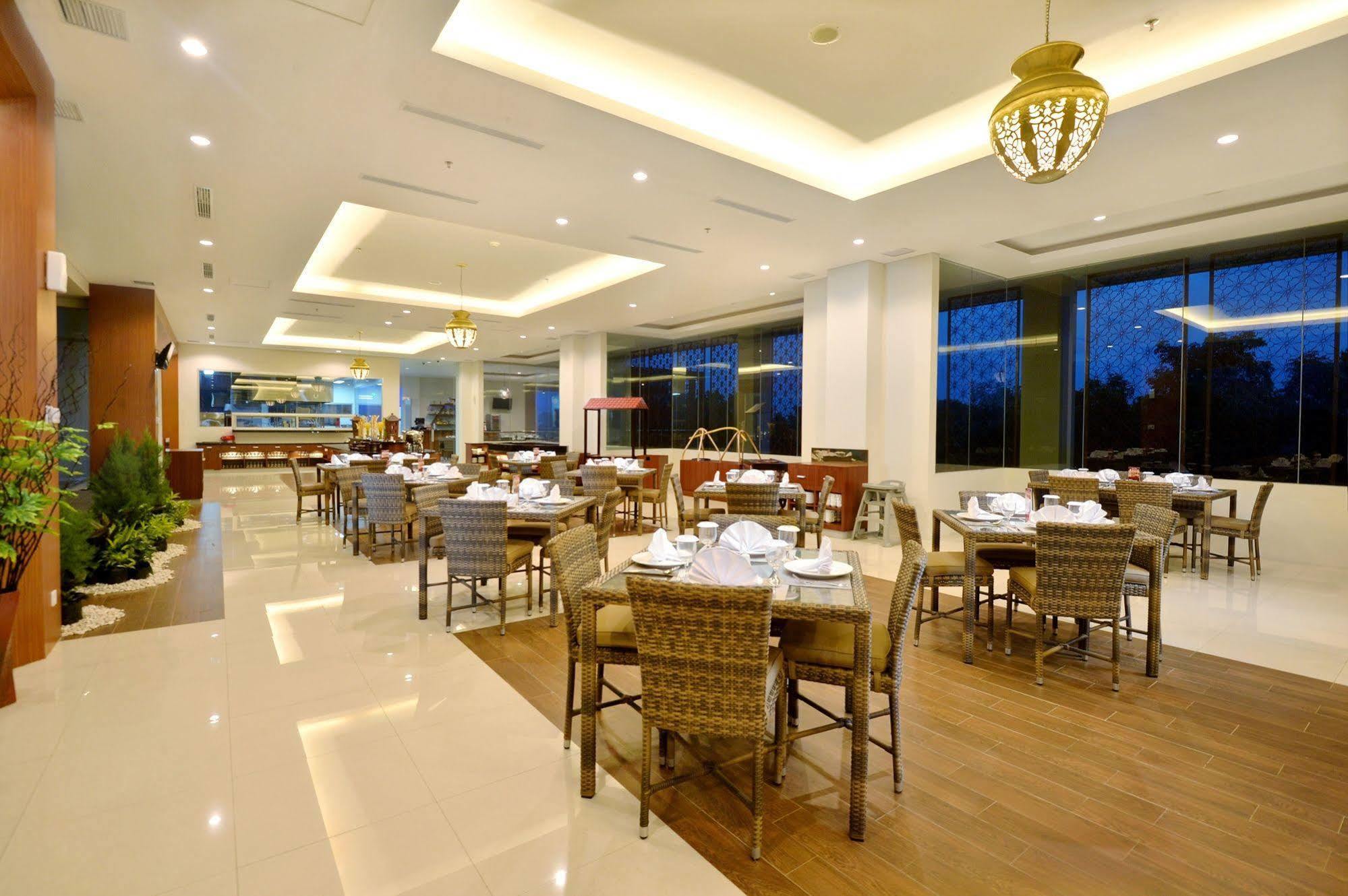 The Atrium Hotel & Resort Yogyakarta Melati Zewnętrze zdjęcie