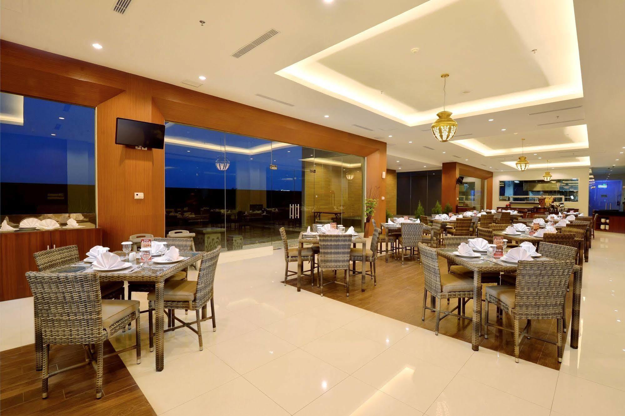 The Atrium Hotel & Resort Yogyakarta Melati Zewnętrze zdjęcie