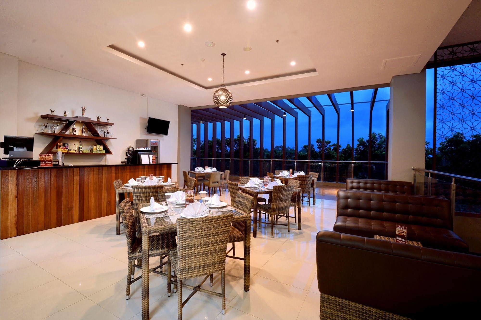 The Atrium Hotel & Resort Yogyakarta Melati Zewnętrze zdjęcie